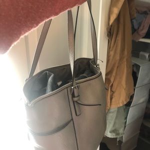 GRAY MK Bag zipper is broken